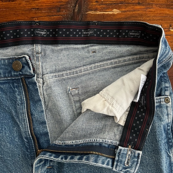 Vintage Y2K Wrangler Jeans, size 34x29 - Picture 4 of 5